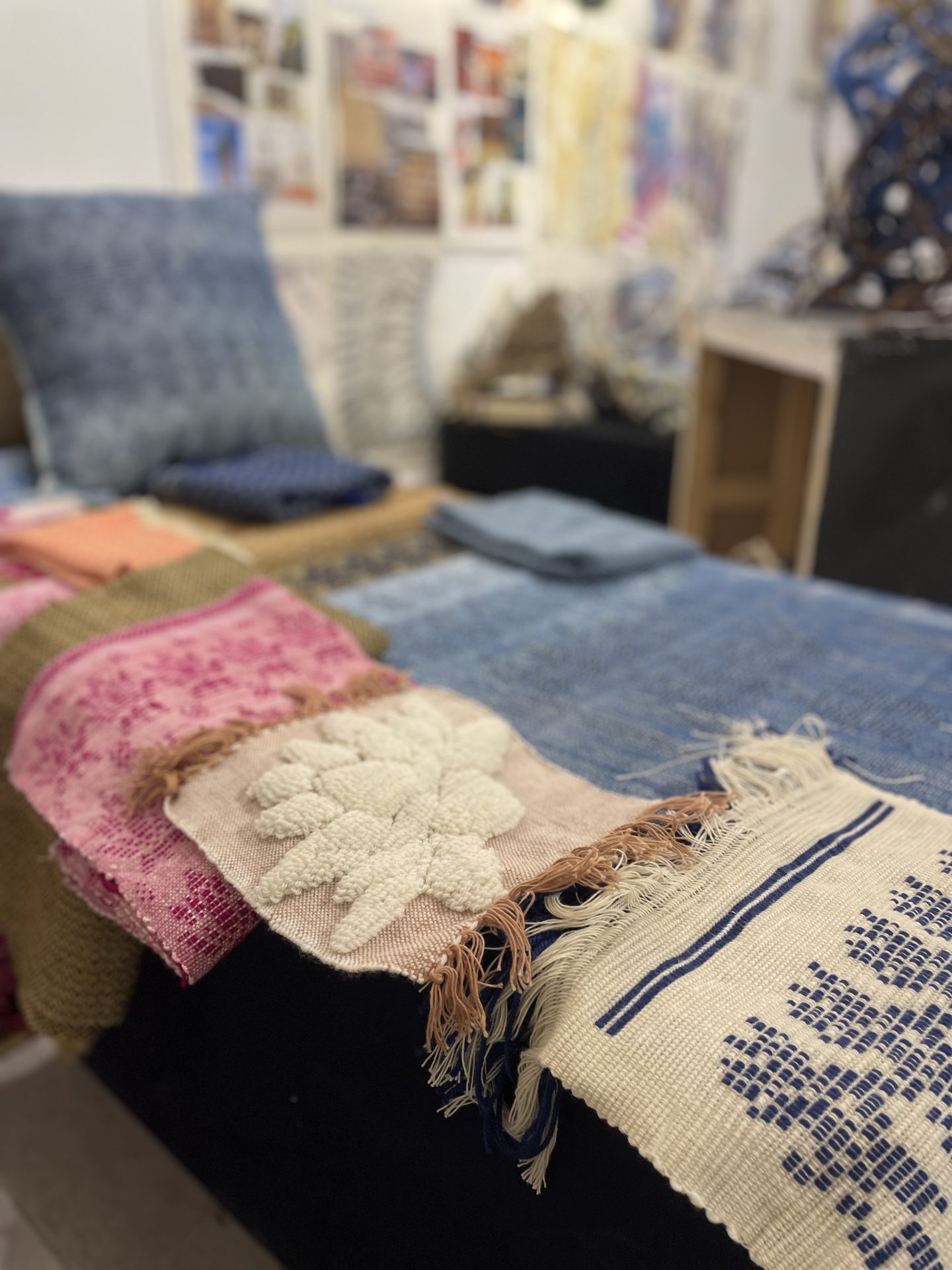 Display of finished home textiles