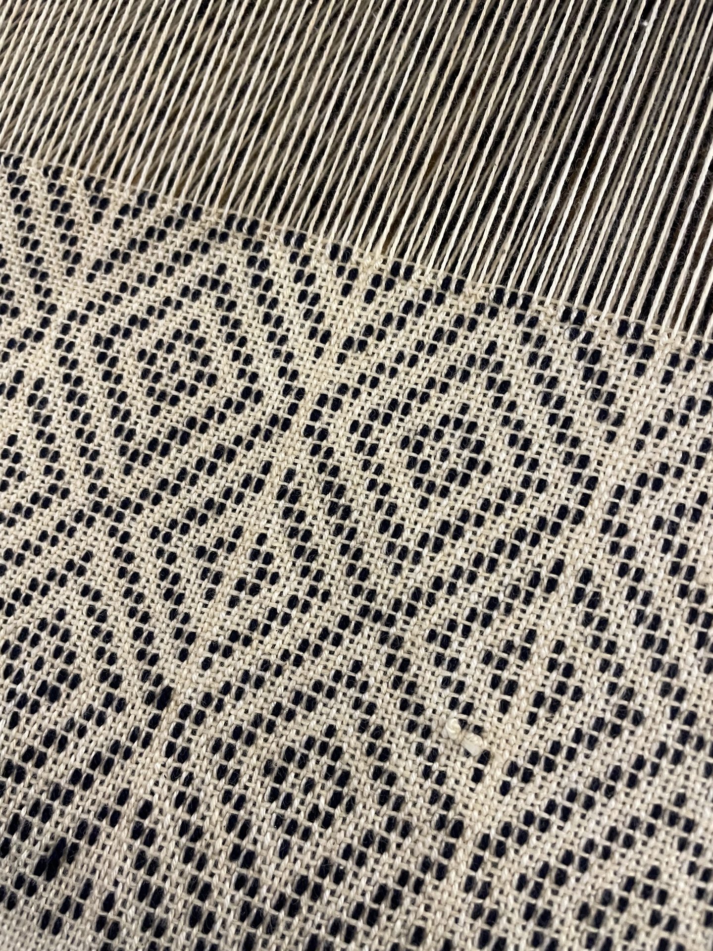 Dark diamond geometric woven chikh detail